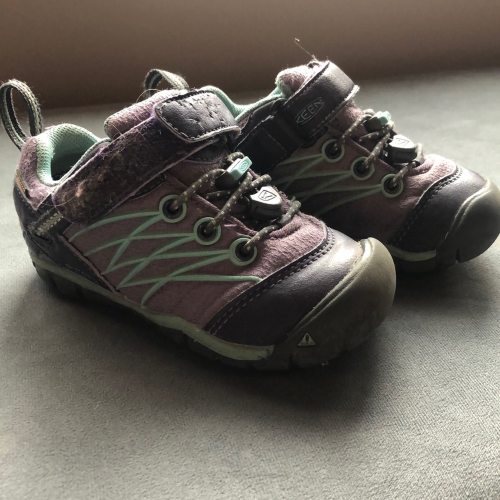 Girls size 8 Keen sneakers - EUC